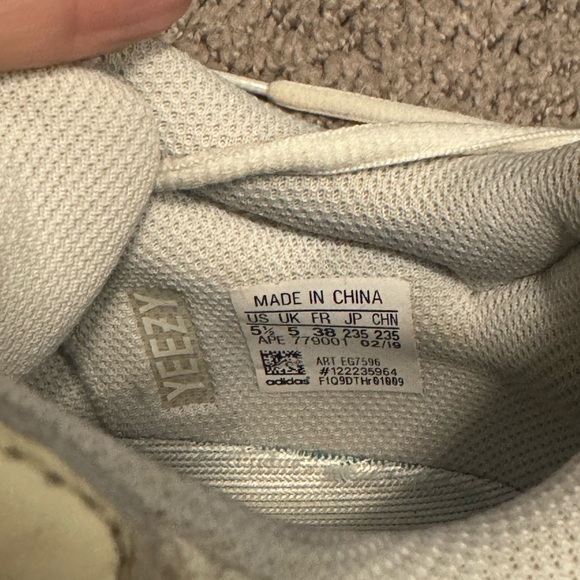 Yeezy Boost 700 Analog - Picture 3 of 8